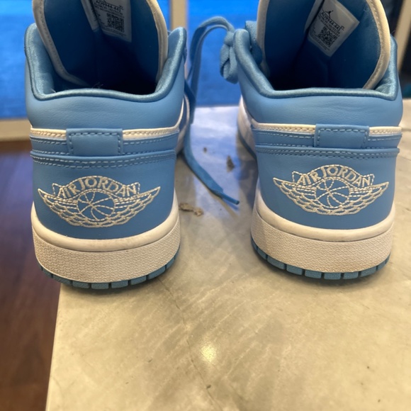 Nike wmns Air Jordan Low 8.5 (UNC) - Picture 5 of 5
